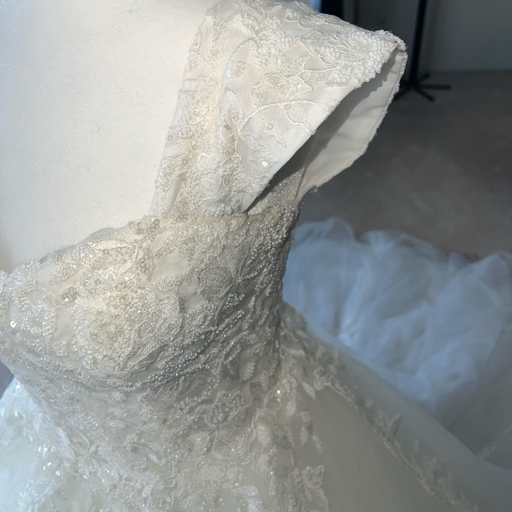 DEMETRIOS WEDDING DRESS - Picture 9 of 16